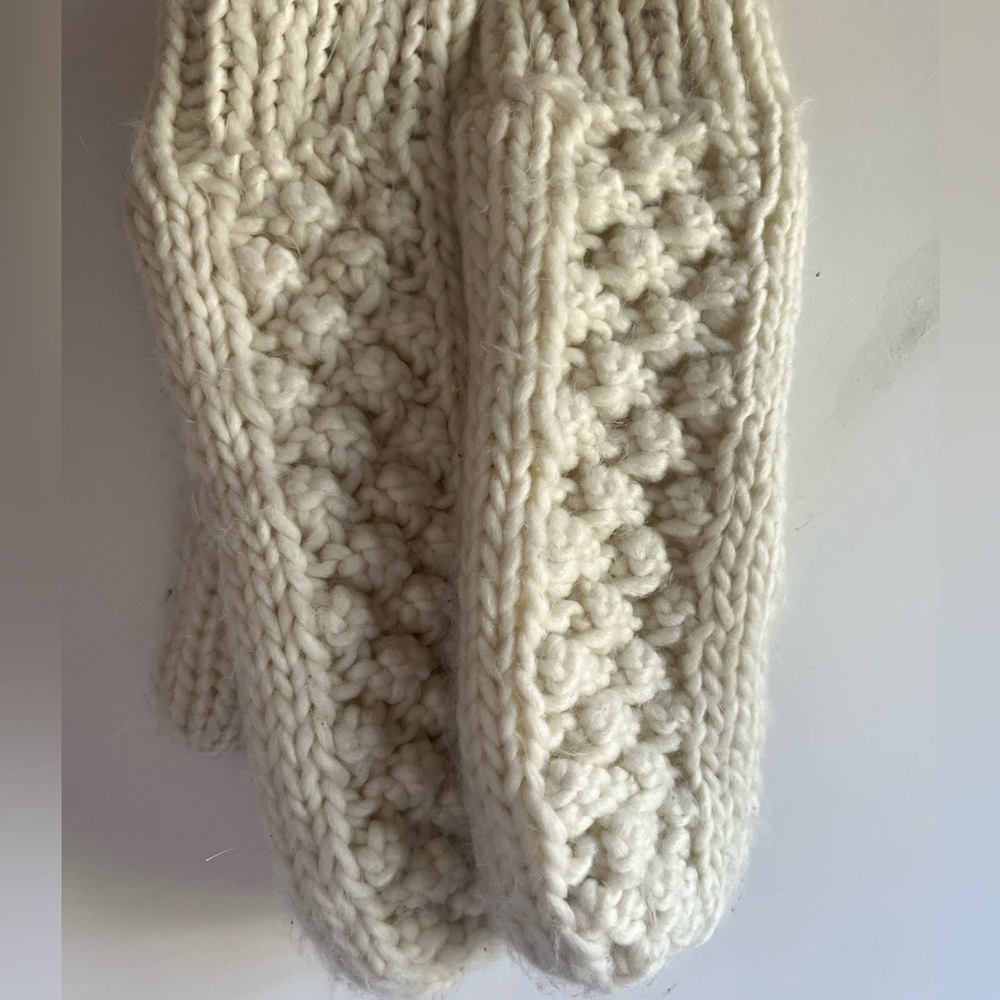 Aerie Cream Chunky Knit Mittens
